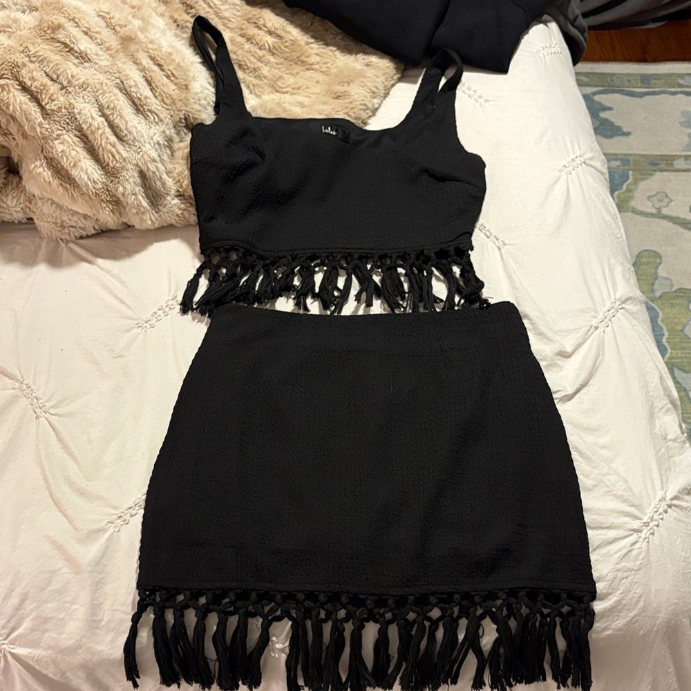 Lulu's Black Garment Tag Detail